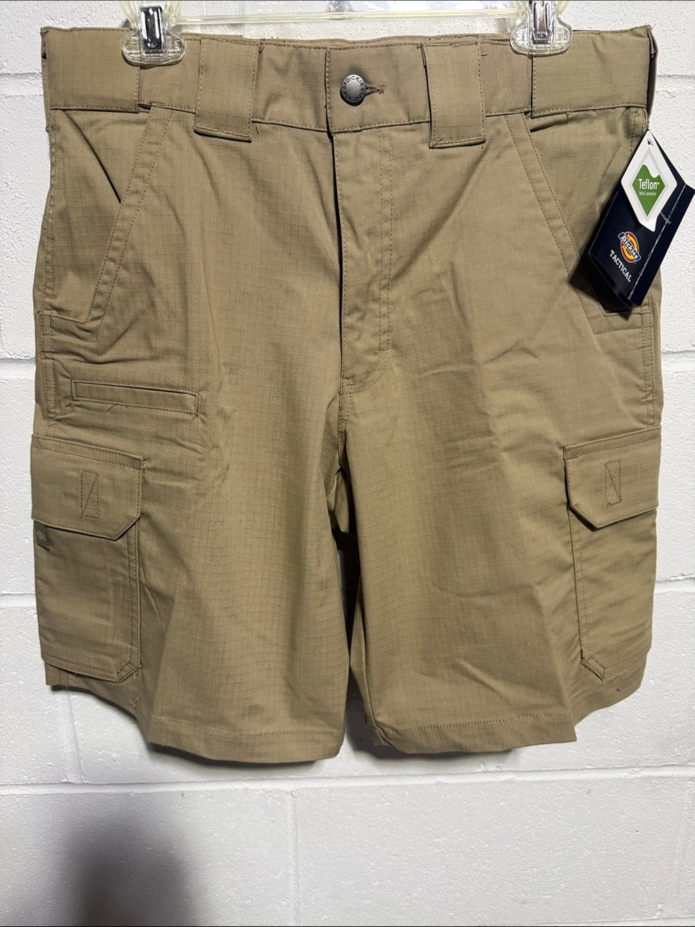 NEW Dickies Men’s Cargo Tactical Shorts in Khaki/Tan